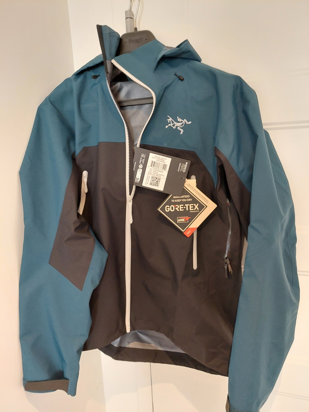 Arc'teryx Men's Beta AR GORE-TEX Hardshell Jacket